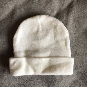 White beanie🦋